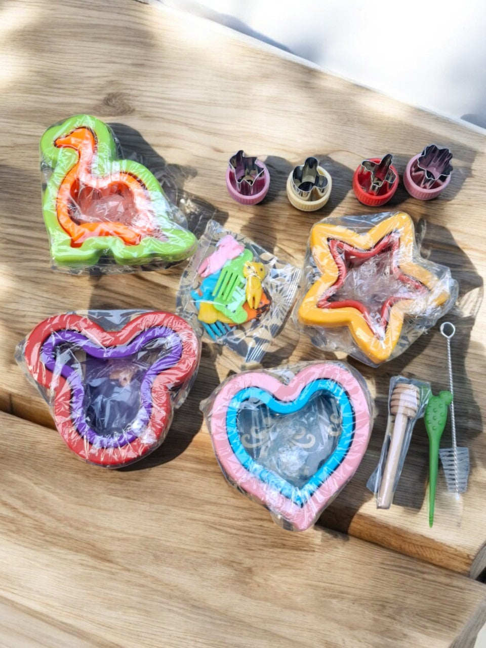 Sandwich and Fruit / Veggie Cutter Set (21 Pieces)